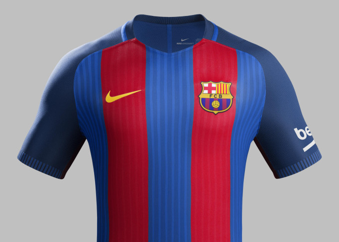 battaglia Adidas Nike maglia Barcellona