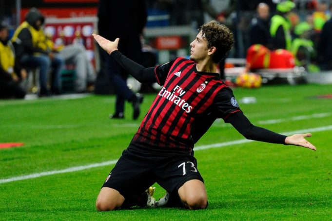 Manuel Locatelli esulta dopo il gol dell'1-0 in Milan Juventus (Insidefoto.com)