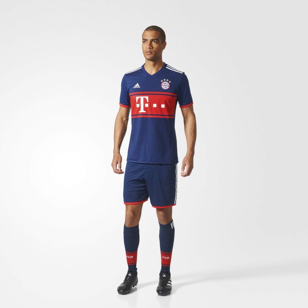 Il kit away 2017-2018 del Bayern Monaco