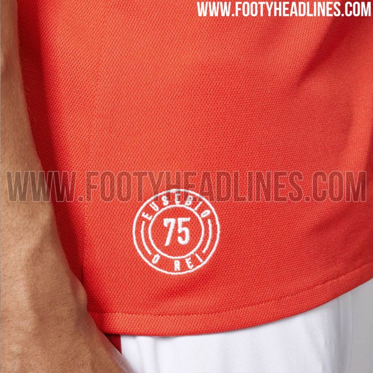 Il logo in onore di Eusebio sulla maglia del Benfica