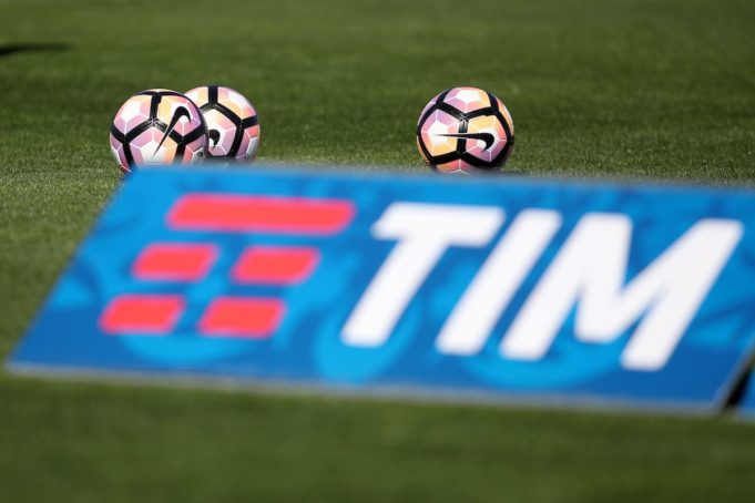 Il logo TIM sui campi della Serie A (Insidefoto.com)