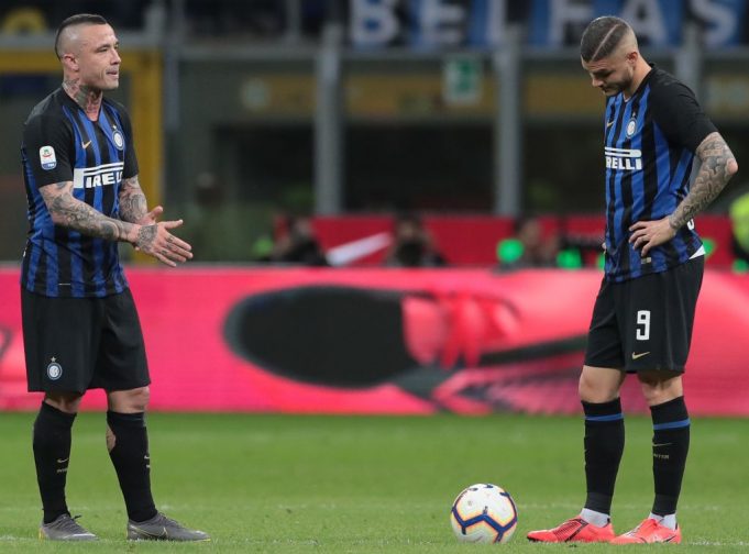 Radja Nainggolan e Mauro Icardi (Photo by Emilio Andreoli/Getty Images)