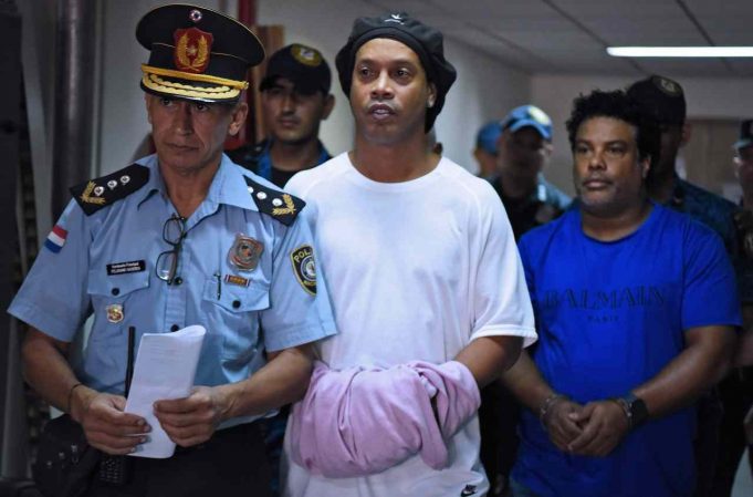 Ronaldinho in carcere, proposta una cauzione da 1,5 milioni (Photo by NORBERTO DUARTE/AFP via Getty Images)