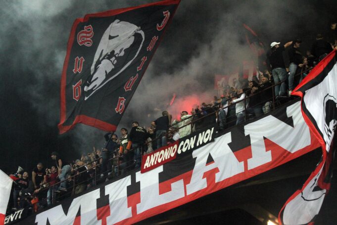 Milan Curva Sud fuori San Siro