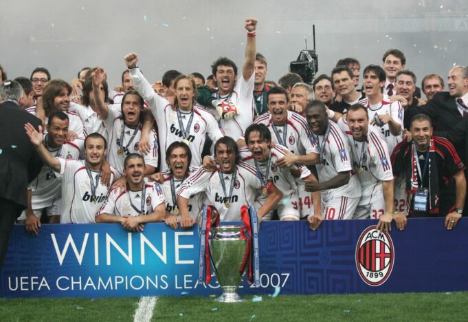 Milan maglia sette Champions